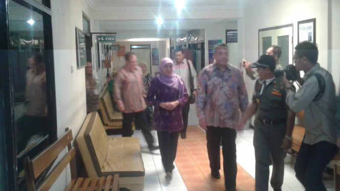 Dua menteri menjenguk KH Hasyim Muzadi