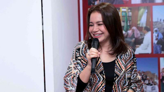 Rossa berulang tahun ke-39.