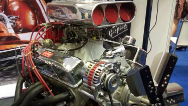 Mesin small block.