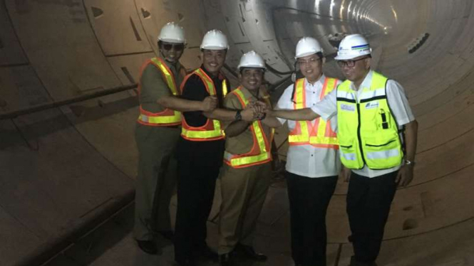 Plt Gubernur DKI Sumarsono dan DPRD DKI kunjungi proyek MRT