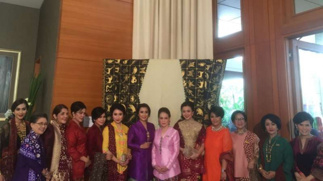 Ike Nirwan Bakrie dan para pecinta wastra Nusantara