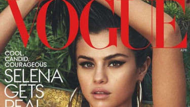 Selena Gomez di sampul Vogue Amerika Serikat.