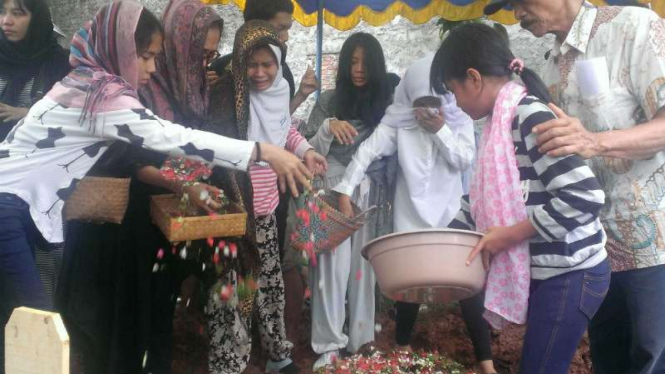 Pemakaman Pahinggar Indrawan di TPU Jeruk Purut, Jakarta Selatan.