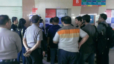 Tim Puslabfor Mabes Polri di TKP Lift Jatuh Blok M Square.