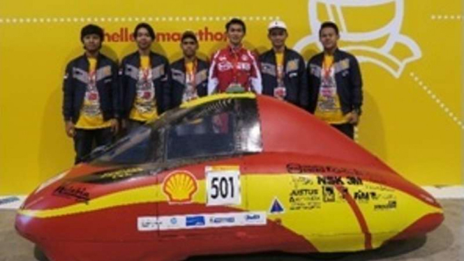 Tim Sadewa berjaya di Singapura