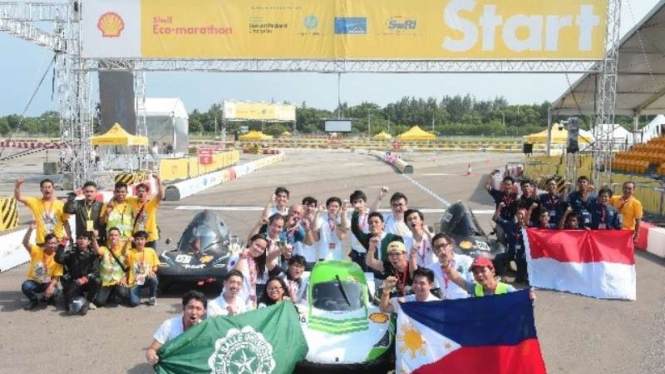 Dua tim mahasiswa Indonesia 