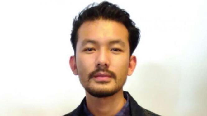 Rio Dewanto.
