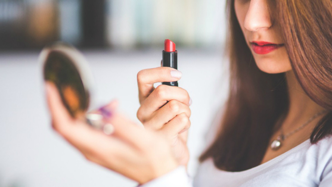 Ilustrasi lipstik.