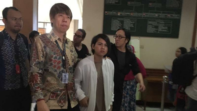 Evelyn dan kuasa hukumnya