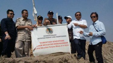 Inspeksi mendadak (sidak) ke pulau hasil reklamasi di Teluk Jakarta.