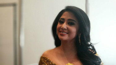 Dewi Perssik.