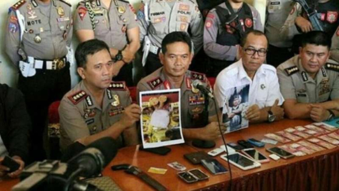 Tim khusus Polda Sulawesi Selatan memberikan keterangan pers, Rabu (29/3/2017). 