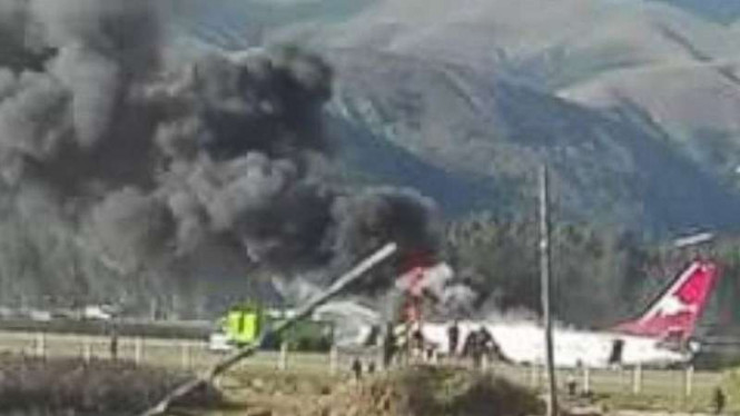 Pesawat Peru yang jatuh dan terbakar di Jauja, 28 Maret 2017.