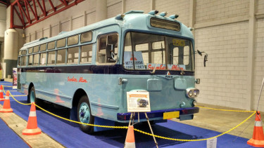 Bus klasik milik PO Sumber Alam.
