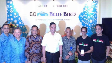 Gojek dan Bluebird