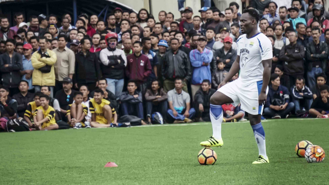 Gelandang Persib Bandung, Michael Essien