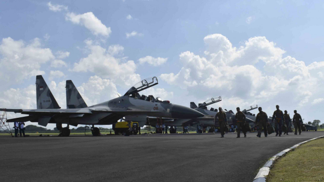 Pesawat jet tempur TNI AU yang akan atraksi pada Minggu, 9 April 2017.