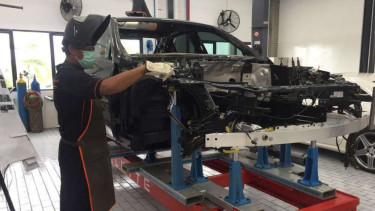 Bengkel reparasi bodi dan cat Mercedes-Benz di Indonesia.
