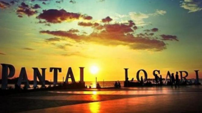 Pantai Losari Makassar.