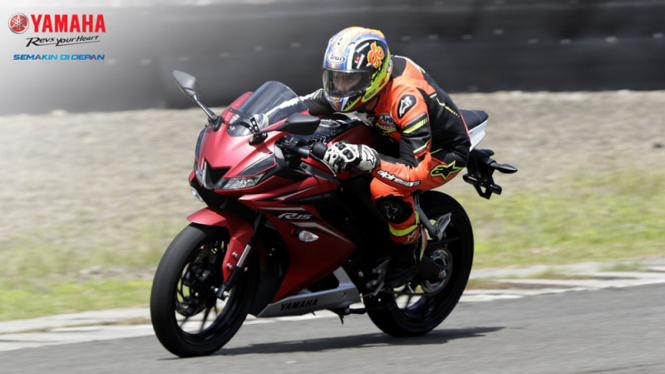Yamaha R15 