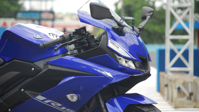 Yamaha R15