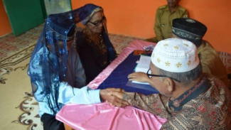 Belum Ada Buku, Kakek Kadir Nikahi Lagi Nenek Khadijah