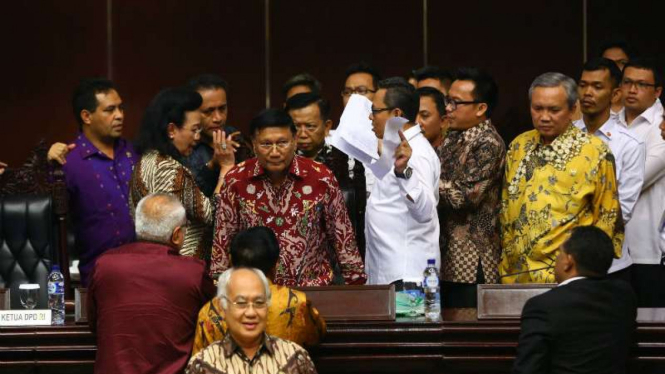 Rapat Paripurna Dewan Perwakilan Daerah (DPD) diwarnai keributan pada Senin, 3 April 2017. 
