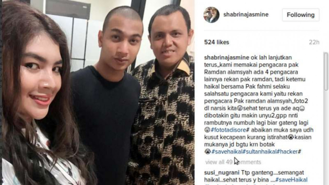 Sultan Haikal (tengah) saat di Bareskrim Polri usai diamankan atas dugaan peretasan situs tiket.com, Rabu (5/4/2017)