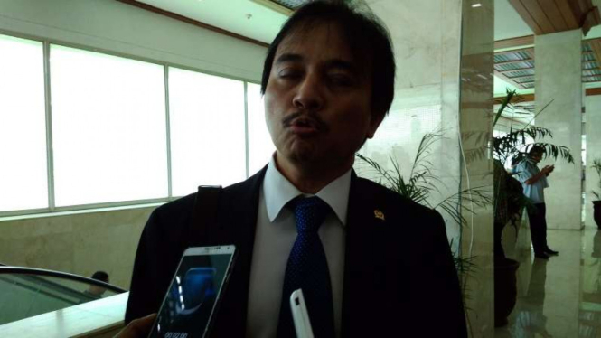 Roy Suryo.