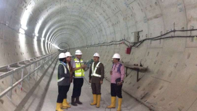 Pimpinan komisi V Dewan Perwakilan Rakyat (DPR) pantau kemajuan proyek MRT.