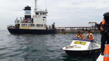 KMT Elizabeth yang bocor di Perairan Pulau Seribu, Jumat, 7 April 2017.