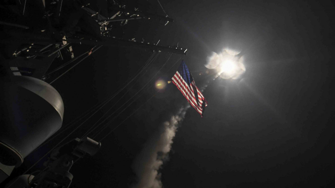 Serangan Rudal Jelajah Tomahawk Amerika Serikat ke Suriah.