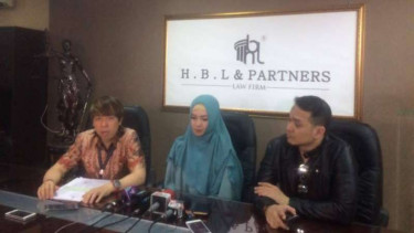 Farah Dibba preskon di depan awak media