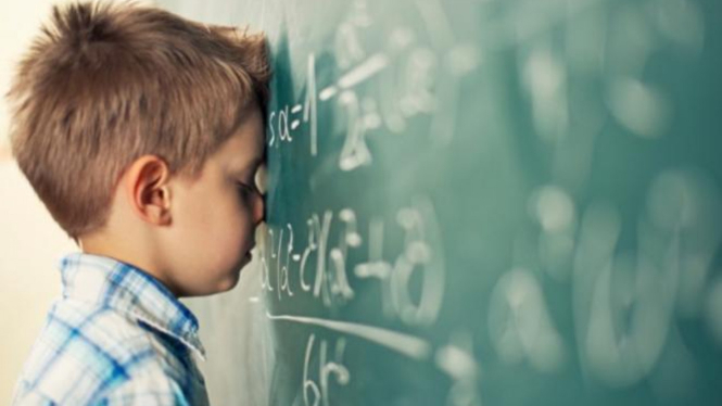 Anak paling sebal dengan pelajaran matematika.