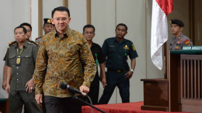 Basuki Tjahaja Purnama alias Ahok jalani sidang kasus penodaan agama.