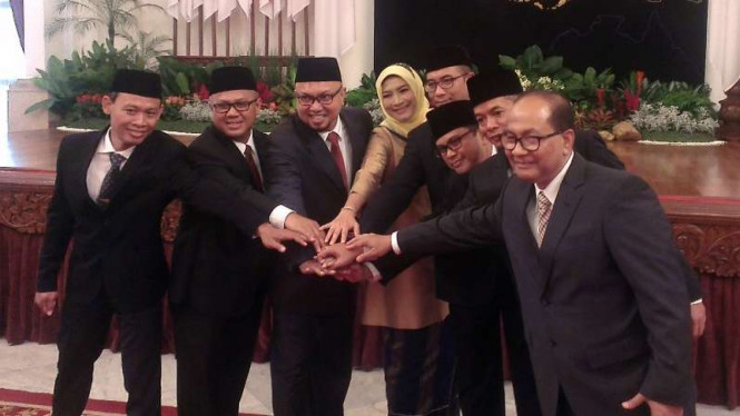 Tujuh Anggota KPU periode 2017-2022 usai dilantik di Istana Negara.