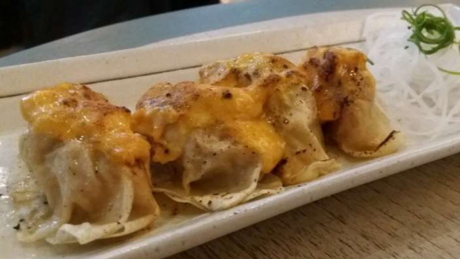 Gyoza Salmon di Gyoza Bar Mall Central Park