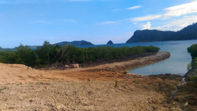 Pulau Mandeh di Sumatera Barat.