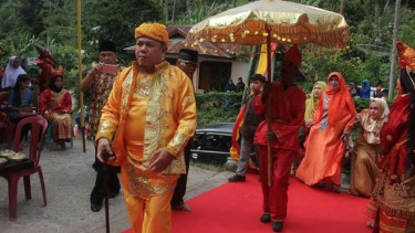 Datuk Tan Malaka VII, Hengky Novaron Arsil.
