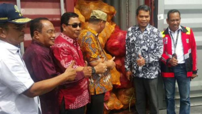 Ekspor langsung perdana ke Thailand dari Pelabuhan Palu, Sulawesi Tengah.