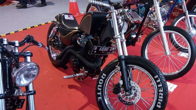 Kaisar Ruby 250 modifikasi bergaya chopper bobber.