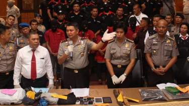 Kapolda Sumut ,Irjen Rycko Amelza Dahniel, saat mengungkapkan suatu kasus kejahatan sadis di markasnya beberapa waktu lalu. 