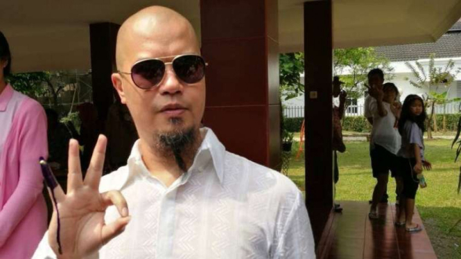 Dok Ahmad Dhani saat mencoblos di TPS 24 Pondok Indah