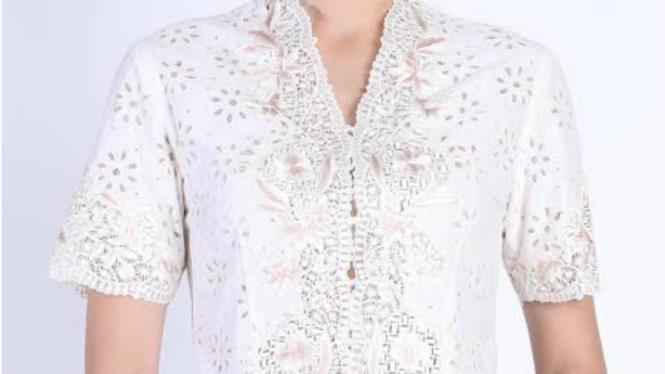 Kebaya.