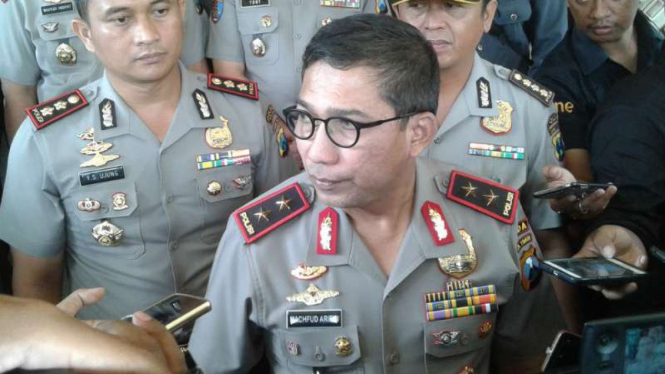 Kepala Polda Jawa Timur, Inspektur Jenderal Polisi Machfud Arifin, dalam konferensi pers di Malang pada Rabu, 19 April 2017.