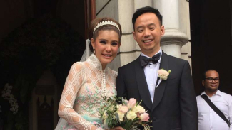 Olga Lydia Lebih Tua Tiga Tahun, Suami Tak Masalah