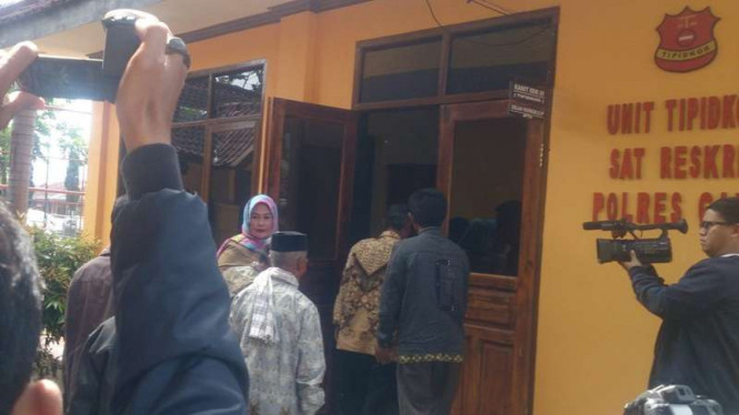 Para Pengikut NII memenuhi panggilan polisi