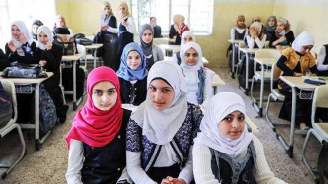 Anak-anak Irak kembali ke sekolah.