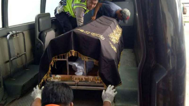 Jenazah Indra, korban penembakan di Lubuk Linggau, Senin (24/4/2017).