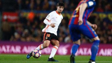 Gelandang Valencia, Carlos Soler